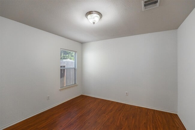 Building Photo - 11712 Logan Ridge Dr