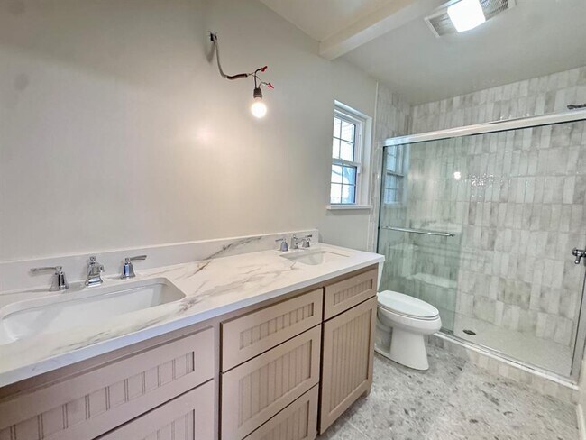 Building Photo - 3025 Regency Ct