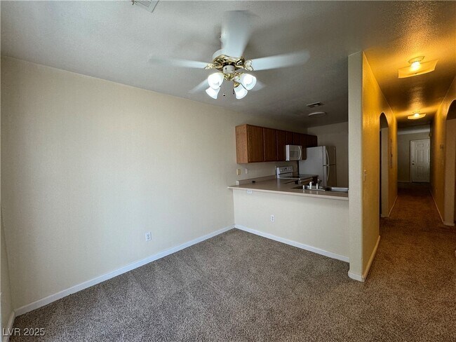 Building Photo - 1800 E Ambush St
