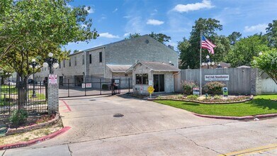 Building Photo - 17659 Red Oak Dr