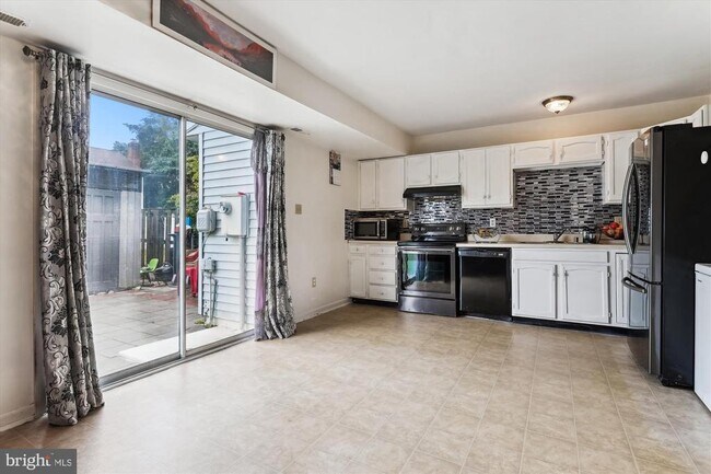 Building Photo - 5200 Sweet Gum Terrace