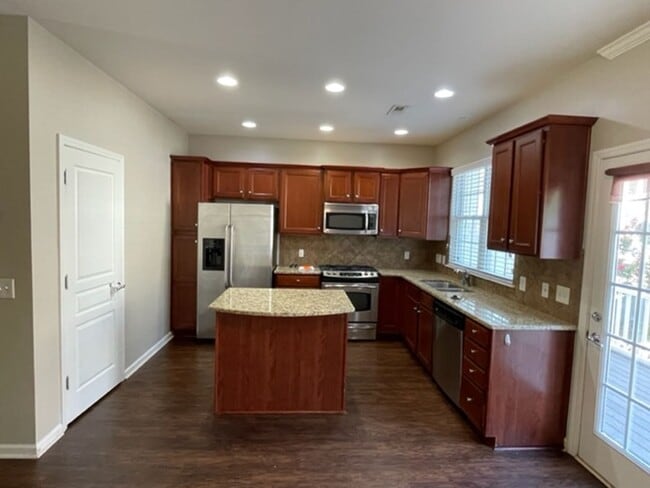 Building Photo - Beautiful 4 beds 3.5 baths in Baxter Village
