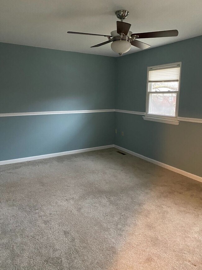 Building Photo - Townhome in Millersville