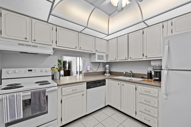 Building Photo - 470 Executive Center Dr