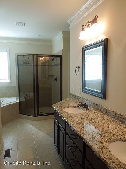 Building Photo - 5 br, 3.5 bath House - 11 Racquet Court