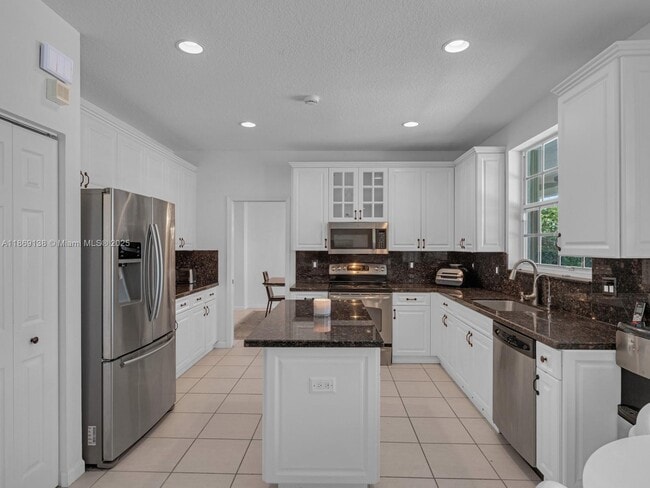 Building Photo - 4400 Fox Ridge Dr