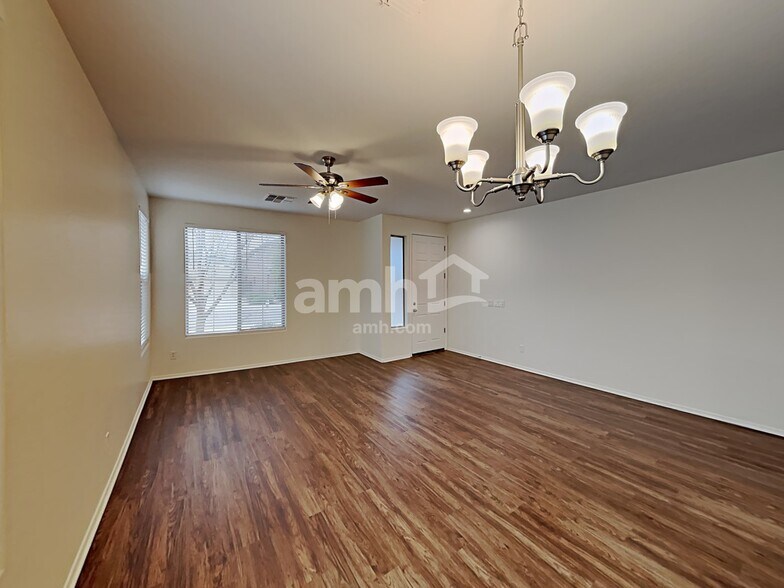 Building Photo - 1232 W Desert Hollow Dr