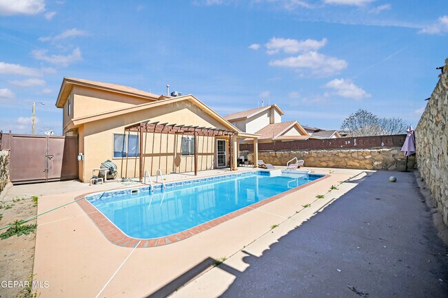 Building Photo - 12732 Tierra Salas Dr