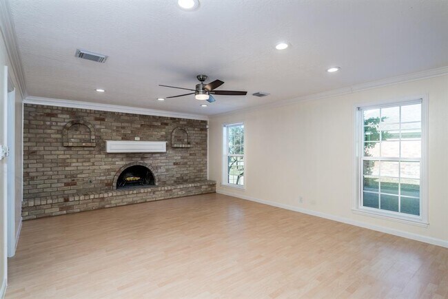 Building Photo - 14930 Walters Rd