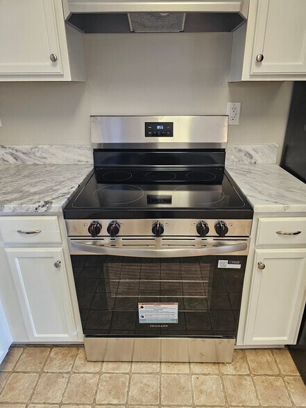 Building Photo - 10651 Lexington Dr