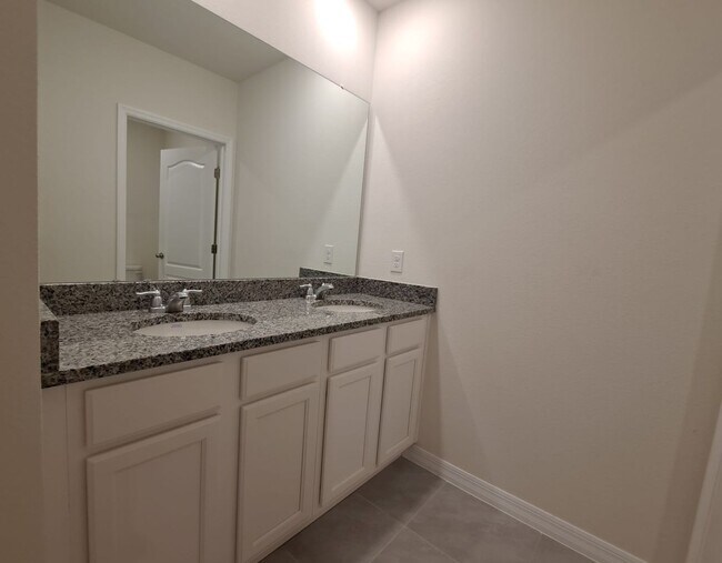 Building Photo - Spacious 5 bedroom/3 bathroom home in Riverstone Community, NOW AVAILABLE!