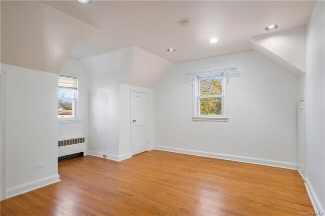 Building Photo - 33 Bentay Dr