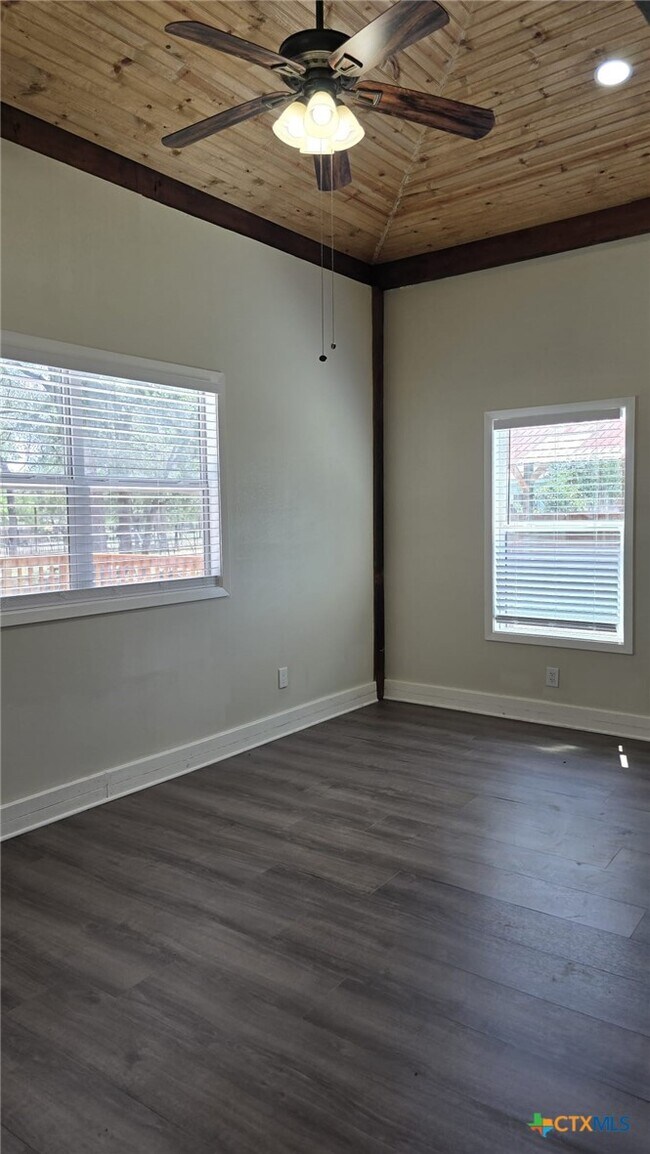 Building Photo - 305 Remuda Dr