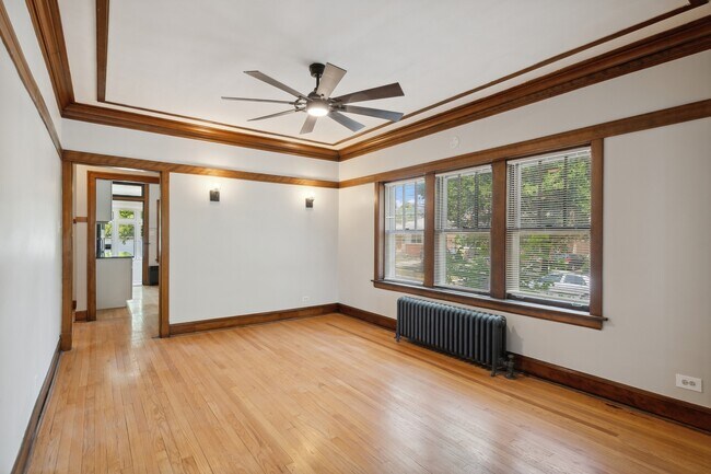 Building Photo - 919 Dunlop Ave