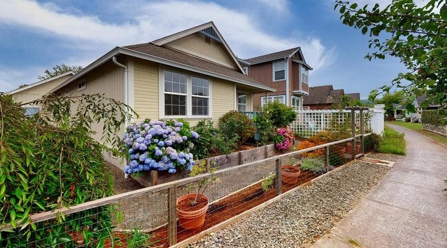 Building Photo - 2093 Tina Ct