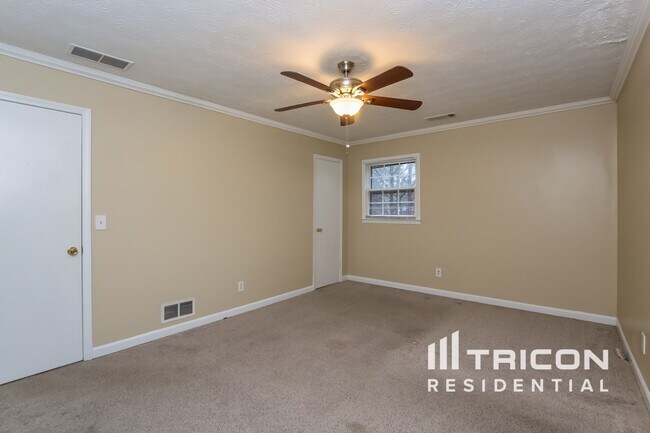 Building Photo - 2633 Green Valley Ct