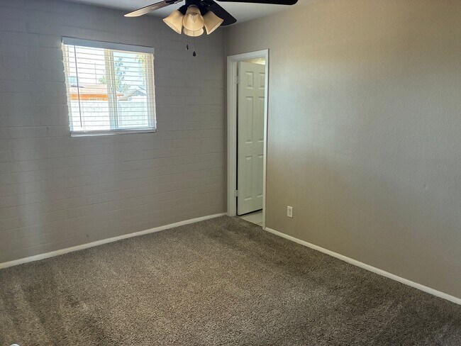 Building Photo - Spacious 4 BR 2BA w/ Large Lot in Paradise Valley!!  Located at 36th St and Greenway