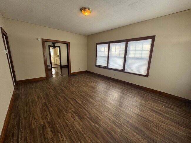 Building Photo - 1211 N Sheridan St