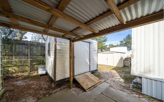 Building Photo - 351 Palm Dr
