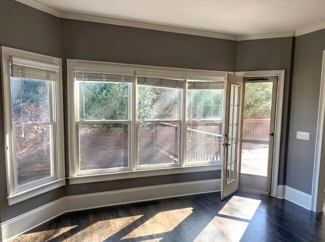 Building Photo - 2745 Lenox Rd NE