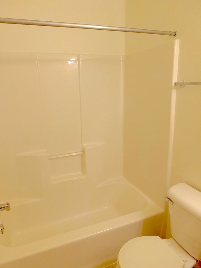 Building Photo - 2 Bed 1.5 Bath Home on Corner Lot w/ Garag...