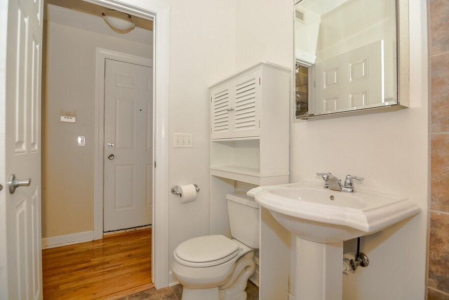 Building Photo - 3212 N Clifton Ave