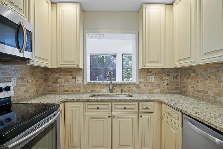 Building Photo - 93 La Rue Pl NW