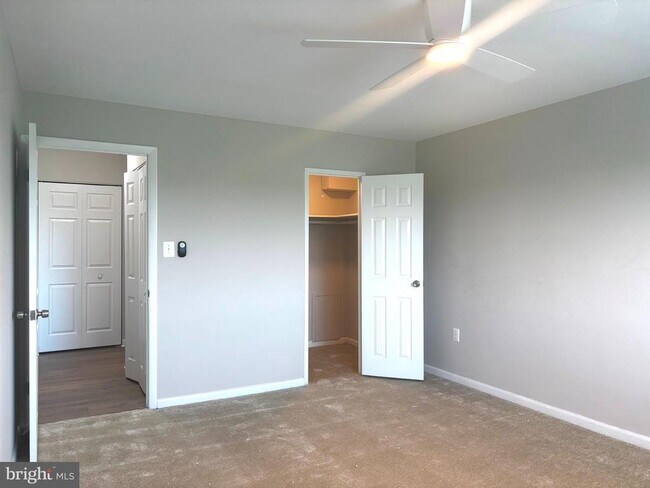 Building Photo - 1300 S Arlington Ridge Rd