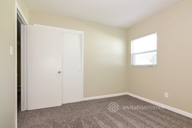 Building Photo - 2554 Lake Ellen Cir