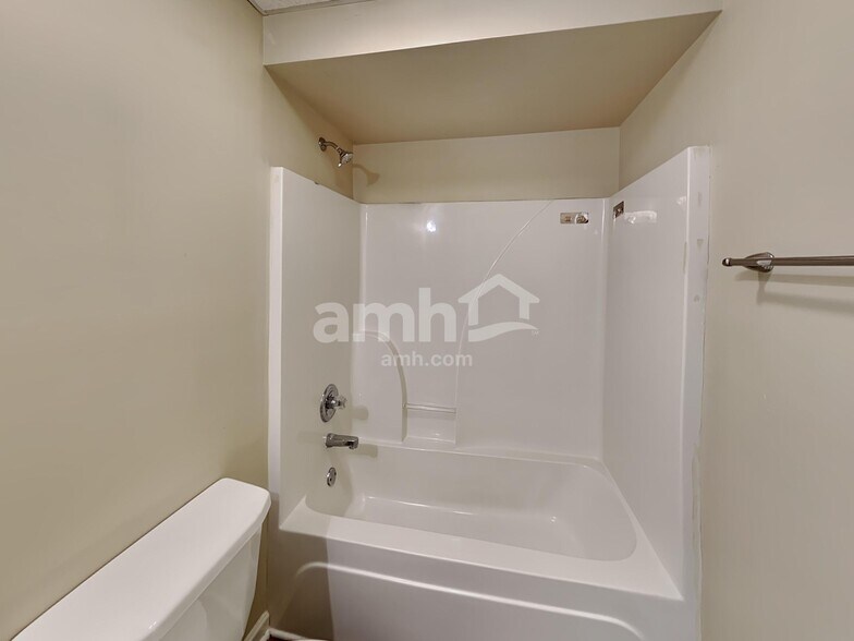 Building Photo - 513 Autumn Walk