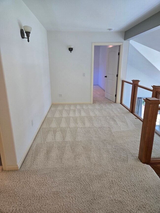 Building Photo - STATUS:AVAILABLE  | R17 | $ 2995
