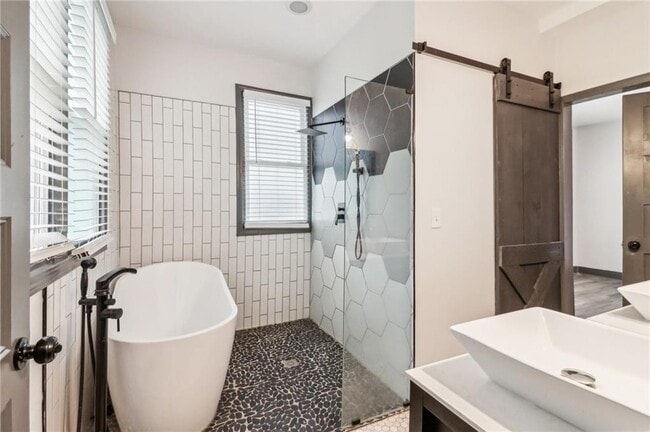 Building Photo - 1393 Westview Dr SW