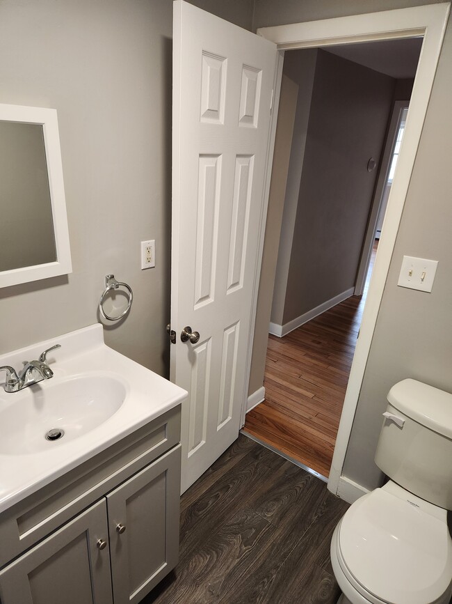 Upstairs Bathroom - 14 Arlington Rd