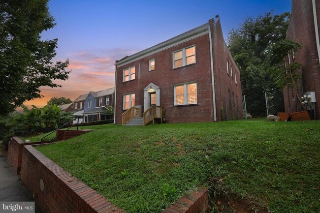 Building Photo - 3919 R St SE