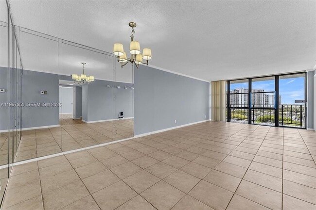 Building Photo - 800 Parkview Dr