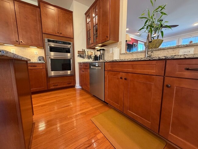 Building Photo - 1539 Barnett St