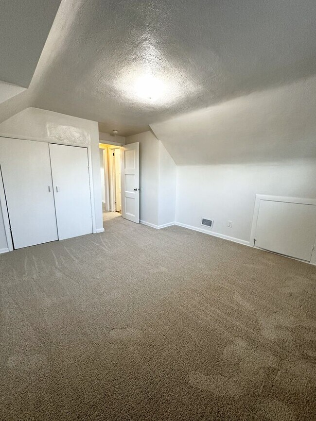 Building Photo - Well-Maintained 4-Bedroom in Haygood Area of Virginia Beach