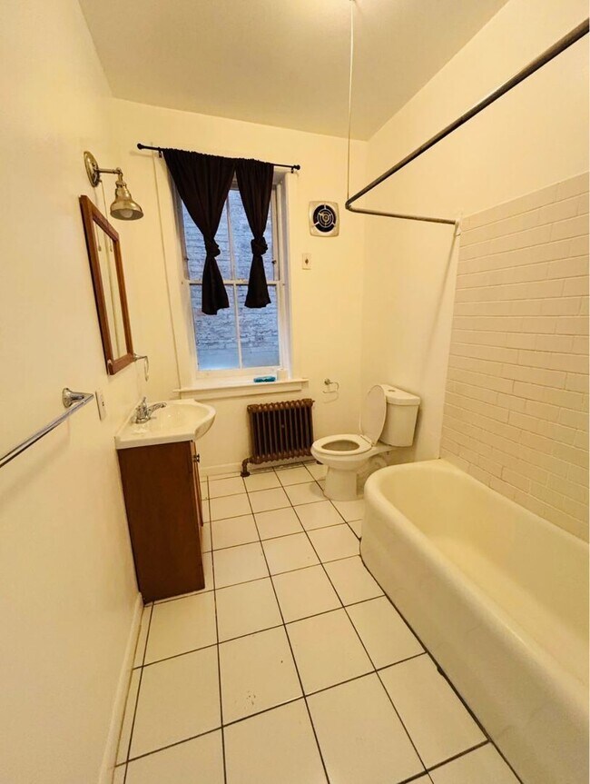 Building Photo - 174 Chestnut St