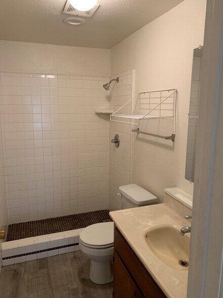 Building Photo - 1020 Funston Ave