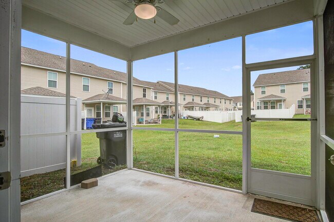 Building Photo - 7824 Montview Rd
