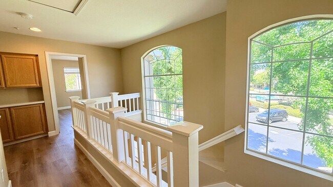 Building Photo - 401 Skylark Ct