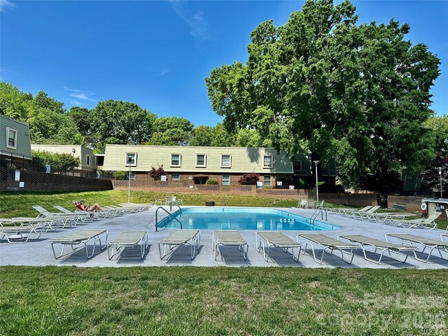 Building Photo - 2638 Park Rd