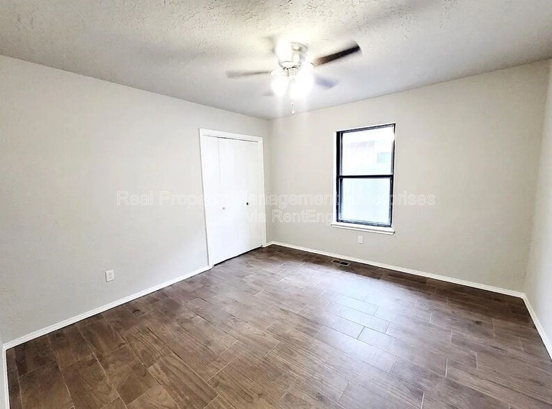 Building Photo - 1336 SW 109th Pl