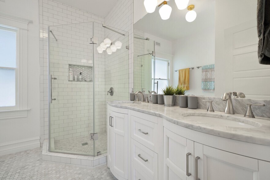 Building Photo - 749 Columbia Ave