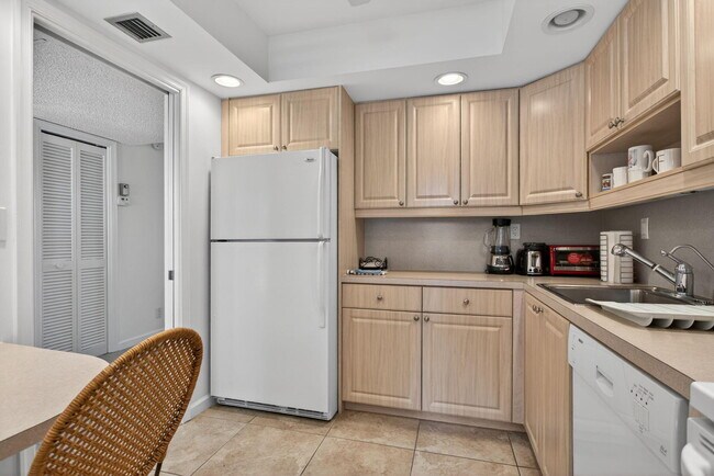 Building Photo - 3150 NE 48th Ct