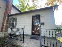 Building Photo - 380 E Frank St