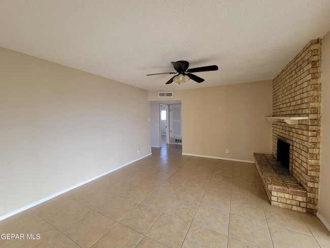 Building Photo - 305 Garden Grove Ln