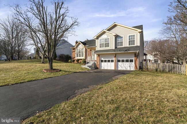 Building Photo - 14690 Stratford Dr