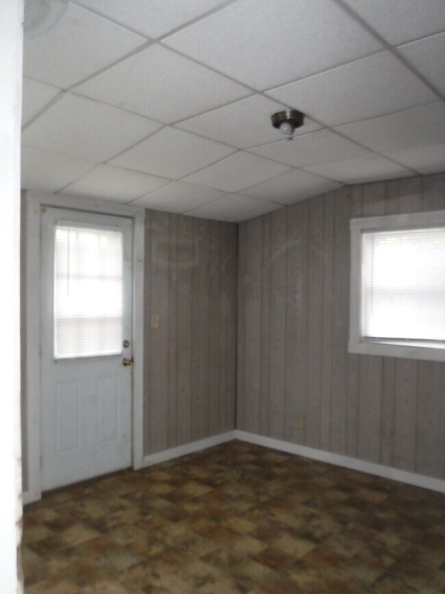 Living room front entry - 11109 72nd Rd SE