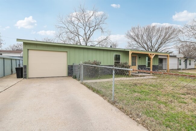 Building Photo - 1211 Gate Ln Dr